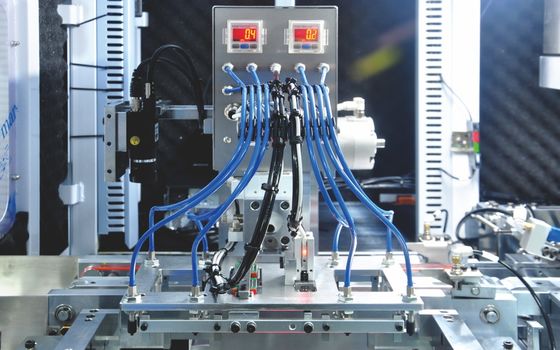 Composants électroniques machine de découpage et de formage système de perforation et de formage 1000W