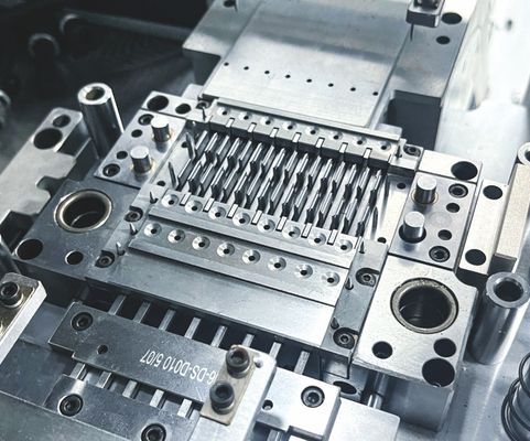 Équipement de production de semi-conducteurs pour la découpe et le moulage de matières plastiques 220V/50Hz